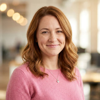 Emily Watson, directora del área de Atención al Cliente en Clara Medralorio